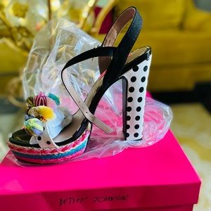 NEW W/ BOX Betsey Johnson polka dot 4 inch heel.